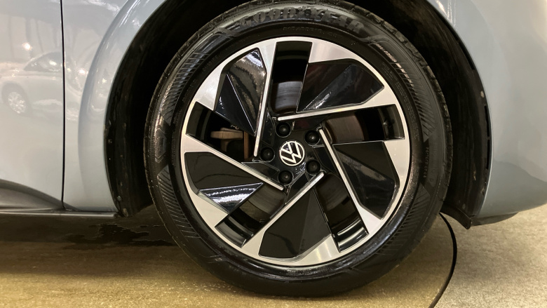 Volkswagen ID.3 150kW Family Pro Performance 58kWh 5dr Auto Electric Hatchback